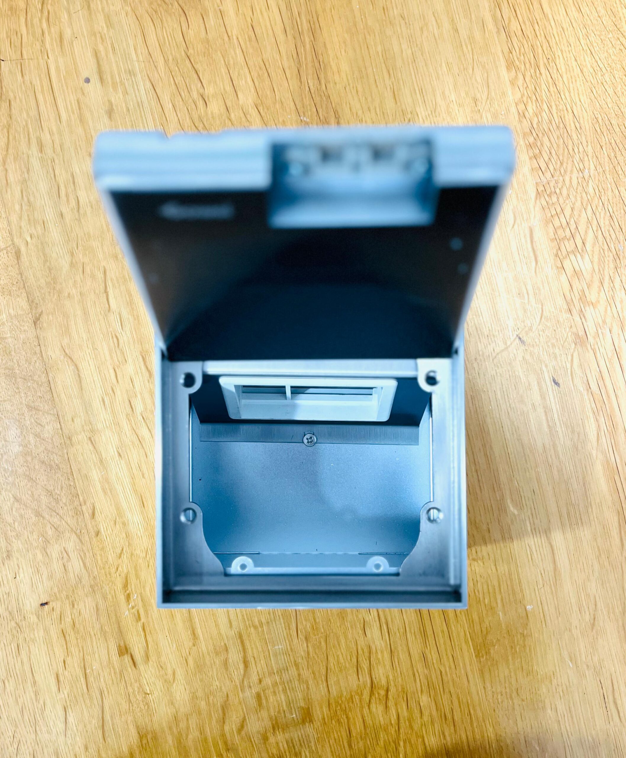 GOWEL SS FLOOR BOX 3 MODULE SILVER - Image 2