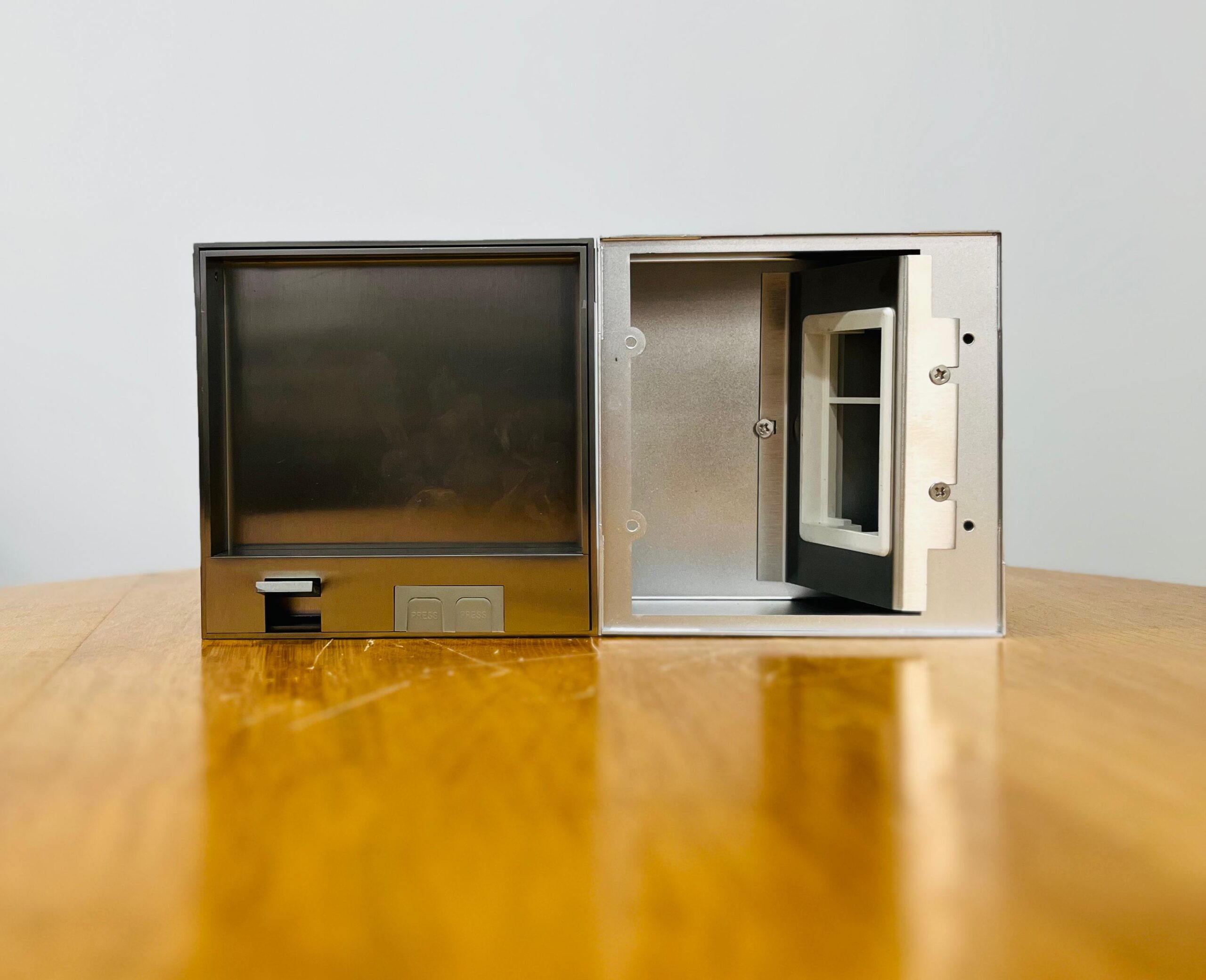 GOWEL SS FLOOR BOX 3 MODULE SILVER - Image 10